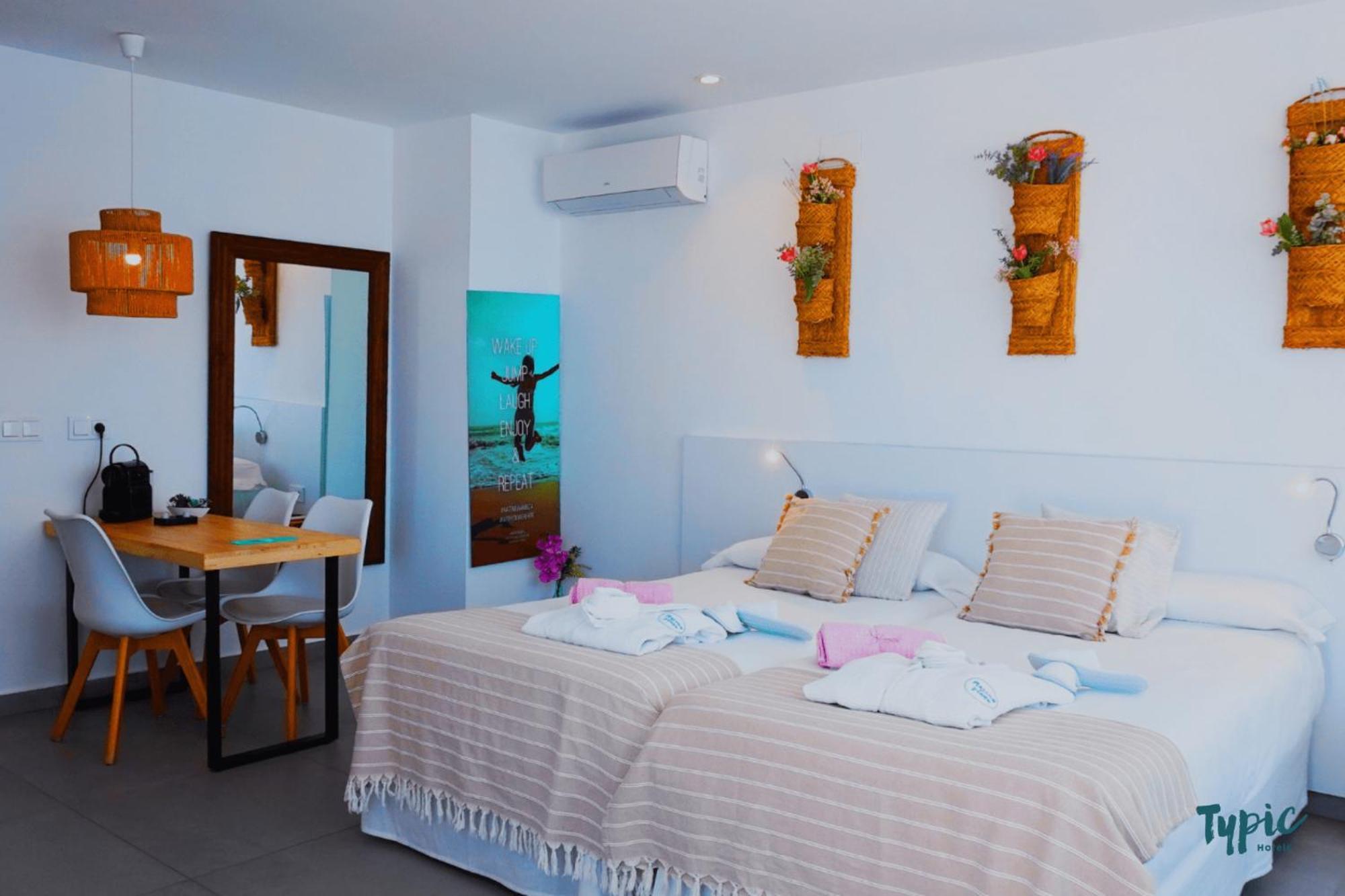 Апарт отель Typic Marina Playa - Adults Only Сан-Антонио-Абад Экстерьер фото