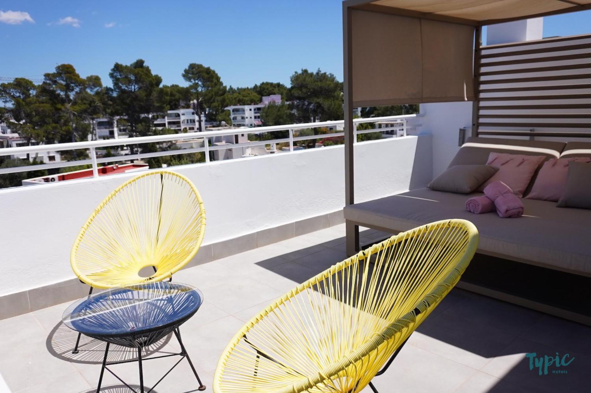 Апарт отель Typic Marina Playa - Adults Only Сан-Антонио-Абад Экстерьер фото