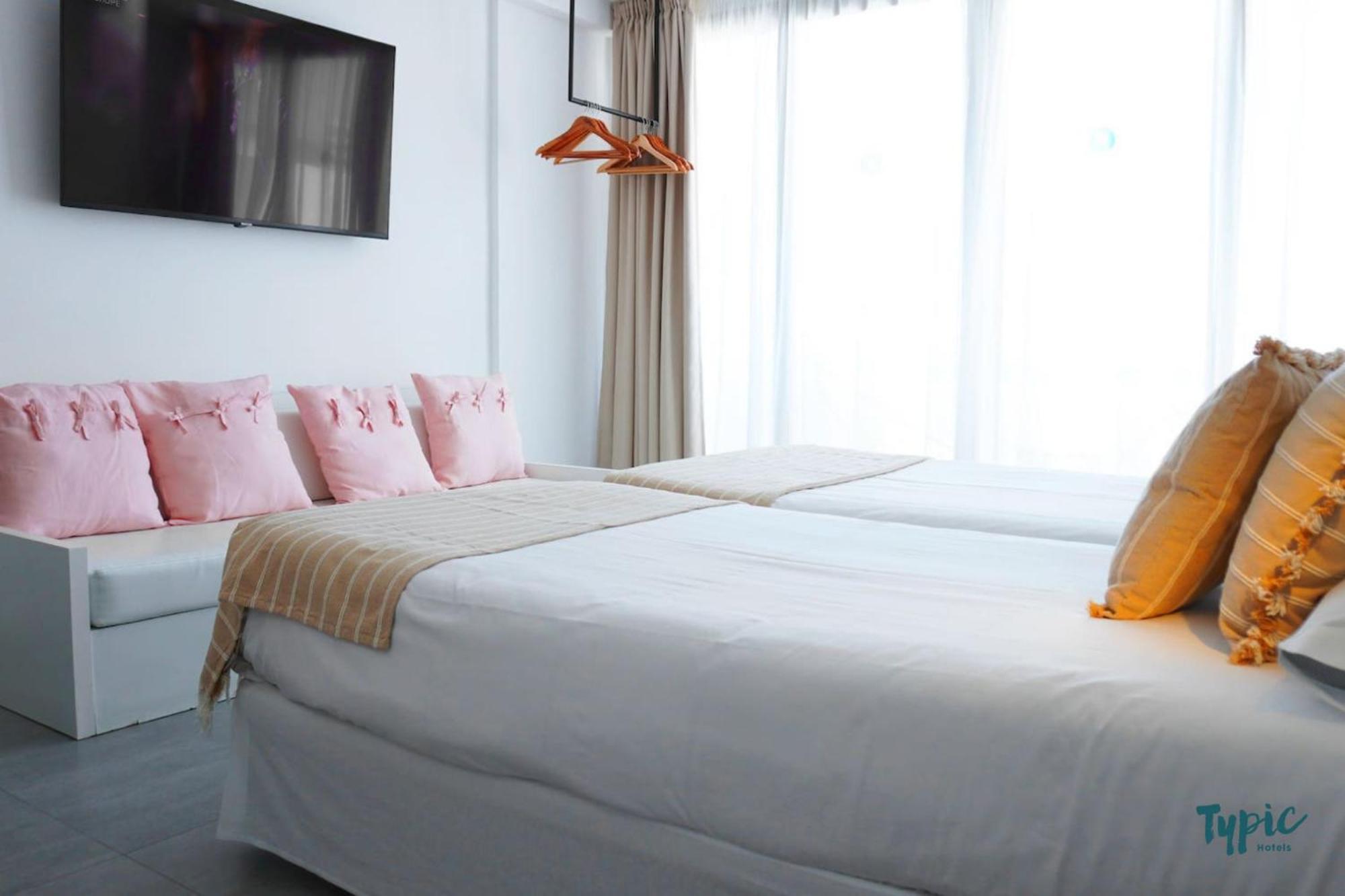 Апарт отель Typic Marina Playa - Adults Only Сан-Антонио-Абад Экстерьер фото
