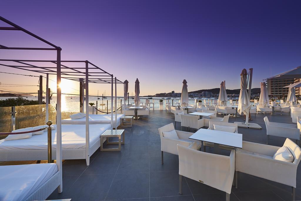 Апарт отель Typic Marina Playa - Adults Only Сан-Антонио-Абад Экстерьер фото