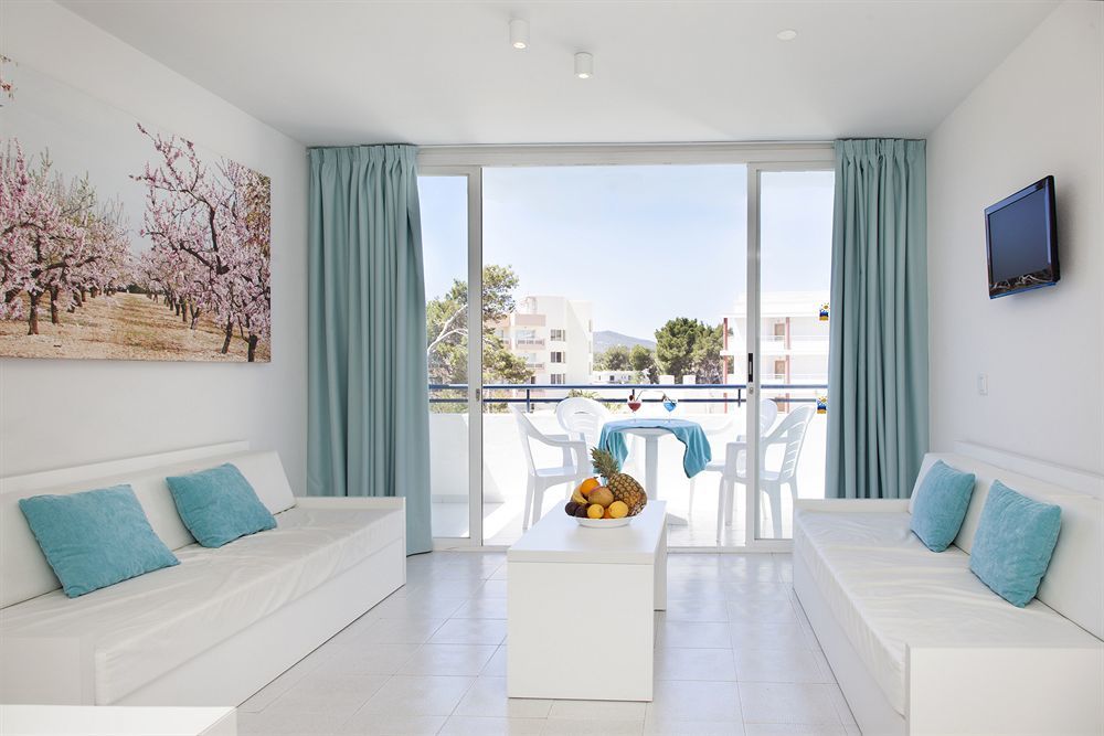 Апарт отель Typic Marina Playa - Adults Only Сан-Антонио-Абад Экстерьер фото